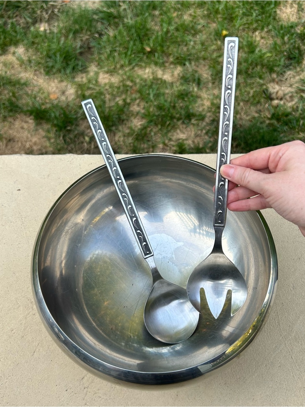 Oneida Decorative Stainless Steel Salad Bowl with Servers